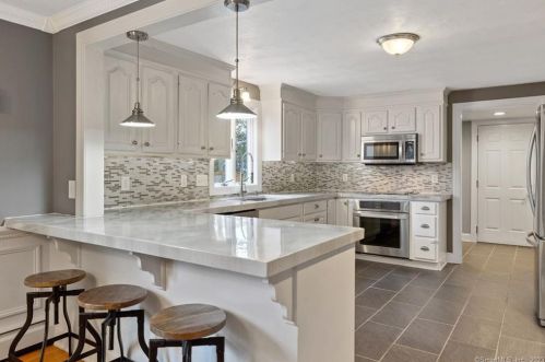 136 Fleetwood Rd, Bristol, CT 06010-2535