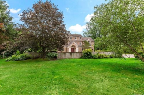 301 Millwood Rd, Chappaqua, NY 10514-1418