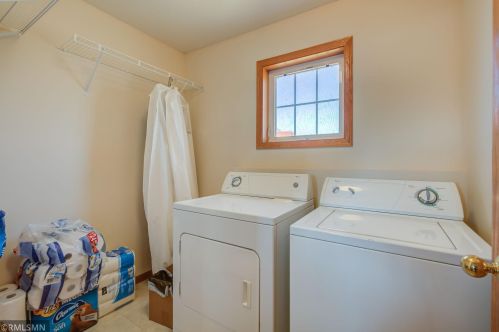 1141 Barclay St, Saint Paul MN 55106-1202 exterior