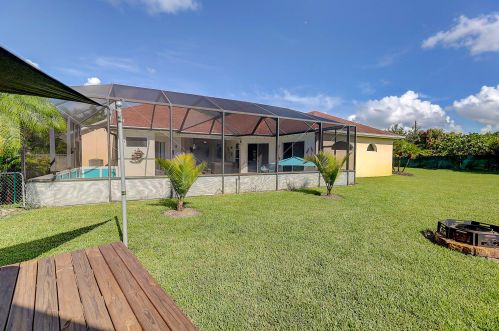 3532 Macon Rd, Fort Pierce FL  34953-3570 exterior