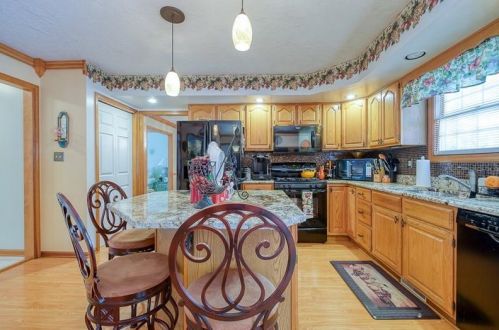 100 Almond Way, Sewickley, PA 15143-8211