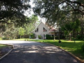 429 Gray Rd, Lithia, FL 33547-2082