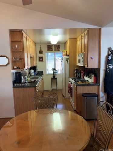 26607 Balerna Dr, Santa Clarita CA  91350-2305 exterior