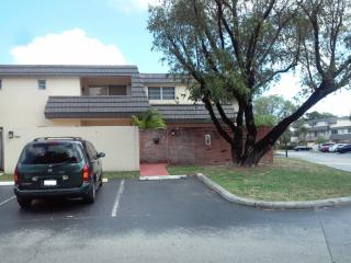8497 137th Ave, Miami, FL 33183-4074