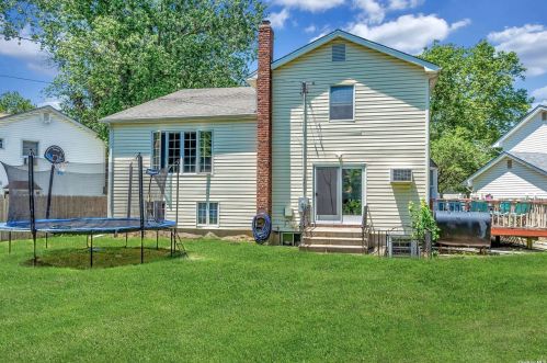 6 Stuart Ct, Huntington Station NY  11746-4237 exterior