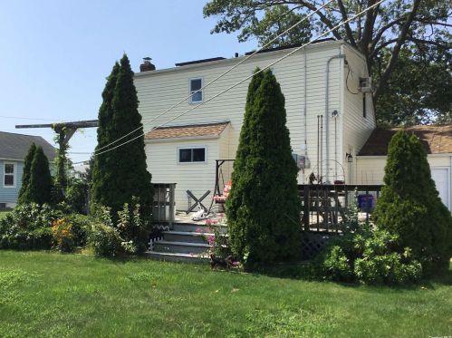 144 Deauville Blvd, Copiague, NY 11726-3505