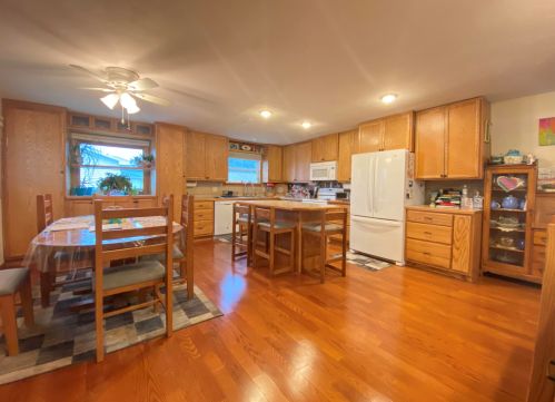 308 Sunset Dr, Holmen, WI 54636-9776