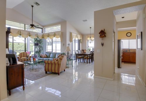 10163 Lexington Cir, Boynton Beach, FL 33436-4562
