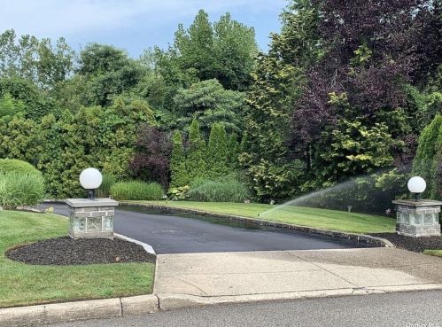 22 Greene Ct, Hauppauge, NY 11788-4362