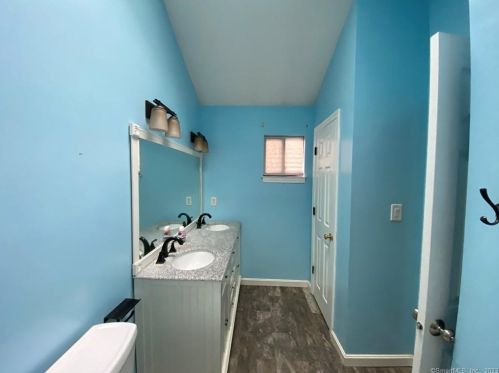 447 Cypress Rd, Hartford CT  06111-5624 exterior