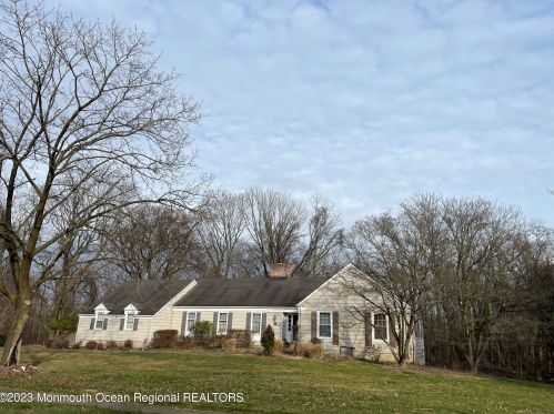 11 Ladwood Dr, Holmdel Village, NJ 07733-2308