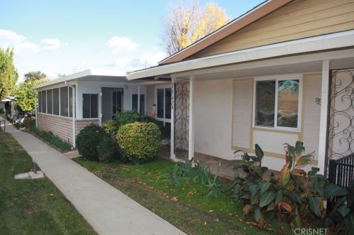 26742 Whispering Leaves Dr, Santa Clarita CA  91321-5466 exterior