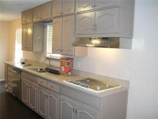 809 Sundown Trl, Burleson TX  76028-5213 exterior