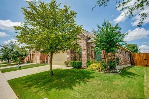 2529 Flowing Springs Dr, Fort Worth, TX 76177-2148