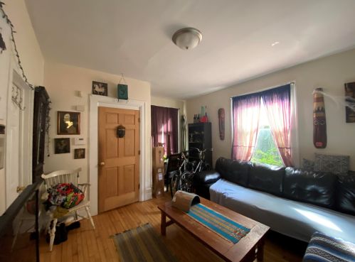2713 Fratney St, Milwaukee, WI 53212-2607
