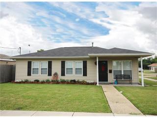 3245 Hero Dr, Gretna, LA 70053-7539