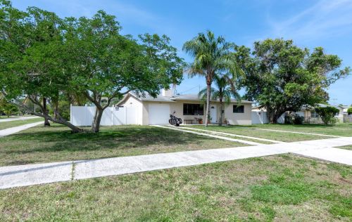 755 Greenbriar Dr, West Palm Beach, FL 33403-2520