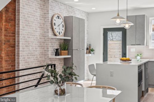 1155 18th St, Philadelphia PA  19146-3052 exterior