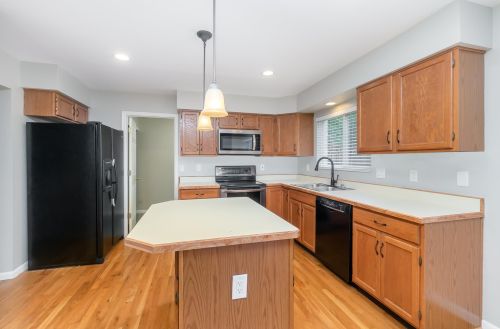 8424 Woodcreek Dr, Florence KY  41042-8261 exterior