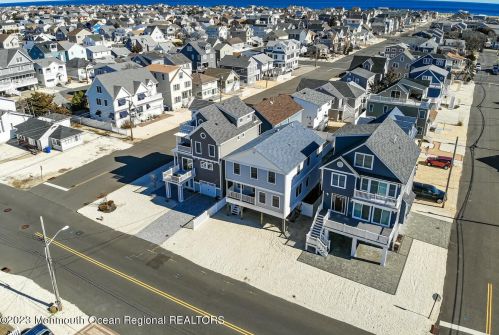 2016 Washington Ave, Pelican Island, NJ 08751-1137