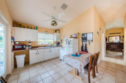 4832 Sunset Blvd, Port Richey FL  34668-6443 exterior