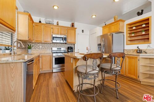 12690 Hansa Ct, Lynwood, CA 90262-5378