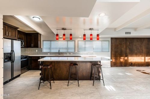 1815 Ridgewood Dr, Bakersfield CA 93306-3831 exterior