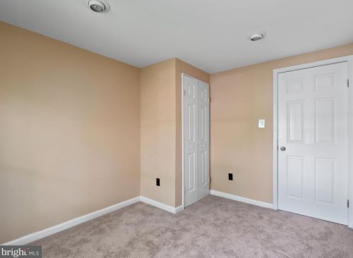 2268 Cocquina Dr, Herndon VA  20191-1140 exterior