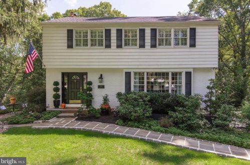 1566 Stanford Ln, Paoli, PA 19301-1226