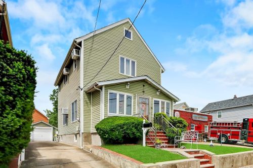 90 Mckee St, Floral Park NY  11001-1618 exterior