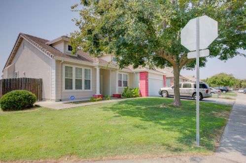 1429 Emerald Dr, Livingston CA  95334-9490 exterior