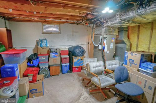 475 Woodcrest Dr, Navy Sup Dpt PA 17050-6854 exterior