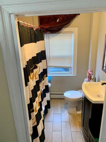 77 Seamans St, Providence RI 02908-1321 exterior