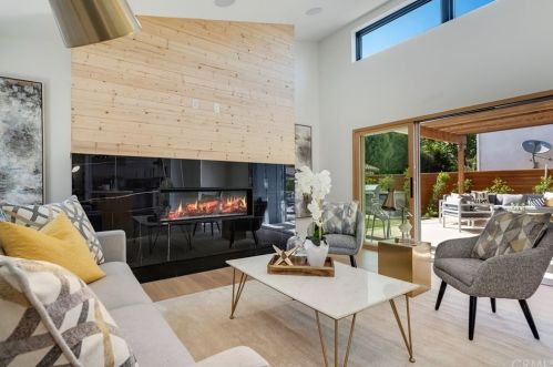 4709 Norwich Ave, Van Nuys CA  91403-2017 exterior