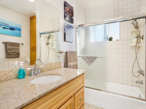 6520 Rosebay St, Long Beach CA  90808-4057 exterior