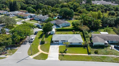 1424 Victoria Dr, West Palm Beach, FL 33406-5835