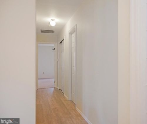 25 Meadowwood Ct, Columbus NJ 08022-1026 exterior