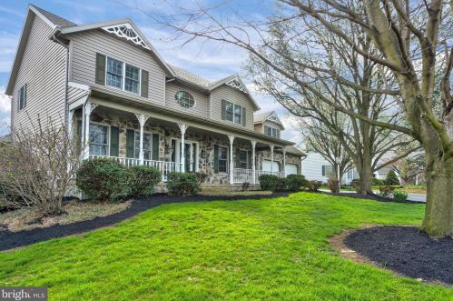 75 Maple Ave, Bareville PA  17540-9602 exterior