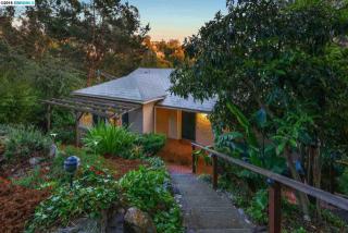5693 Merriewood Dr, Oakland, CA 94611-2134