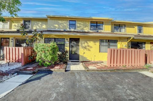 5167 Tennis Ln, Delray Beach, FL 33484-6636