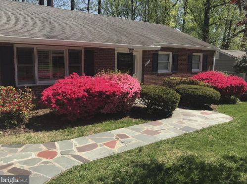 3111 Valley Ln, Falls Church, VA 22044-1736