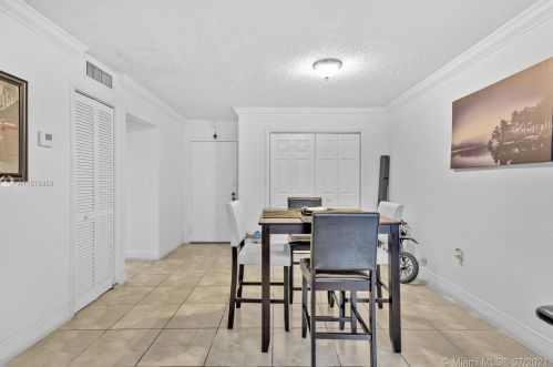 6970 186th St, Hialeah, FL 33015-3167