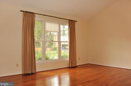 8659 Pohick Forest Ct, Springfield VA  22153-2444 exterior