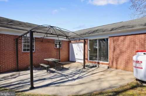 414 Old Country Club Rd, Charles Town WV  25414-5826 exterior