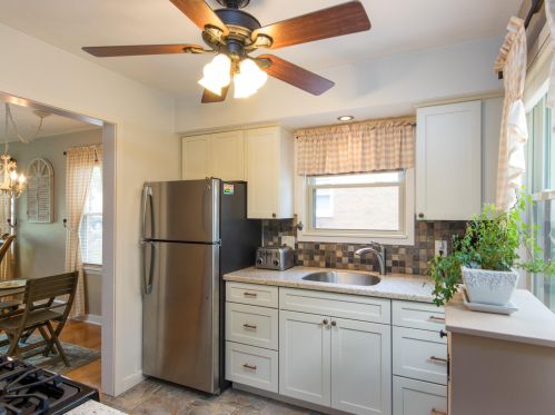 608 Bolivar Ave, Milwaukee, WI 53207-5104