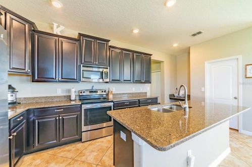 10103 Newminster Loop, Ruskin FL  33573-6727 exterior