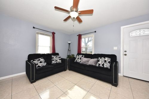 3412 2nd St, Milwaukee, WI 53212-1557