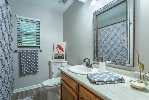 211 Bayshore Dr, Saint George Island FL  32328-3365 exterior