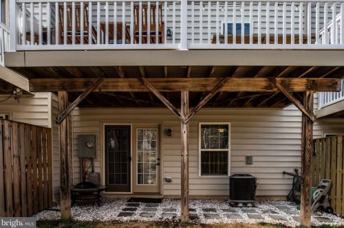 7009 Darbey Knoll Dr, Gainesville VA  20155-3634 exterior