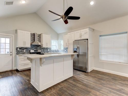 2521 Benbrook Blvd, Fort Worth TX  76109-2335 exterior